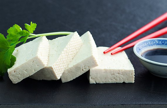 Tofu natur mit Sojasauce